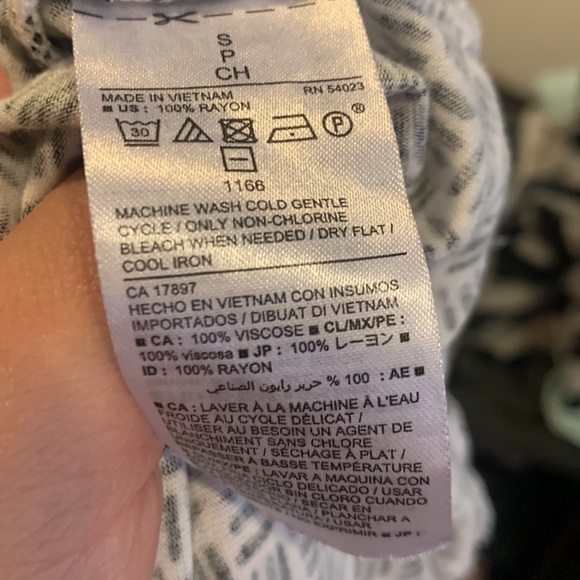 2 tank tops size small - Picture 5 of 5